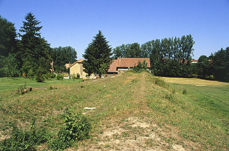 Le canal d'amenée du moulin (comblé). © Région Bourgogne-Franche-Comté, Inventaire du patrimoine