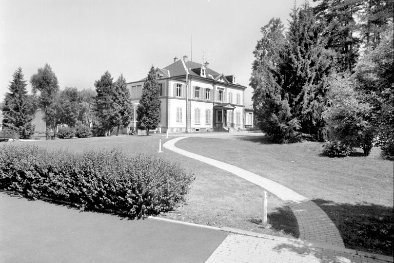 Le parc et le logement patronal. © Région Bourgogne-Franche-Comté, Inventaire du patrimoine Le parc et le logement patronal. © Région Bourgogne-Franche-Comté, Inventaire du patrimoine