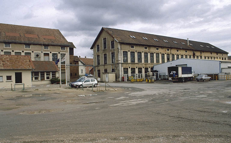 Ateliers de fabrication depuis l'ouest. © Région Bourgogne-Franche-Comté, Inventaire du patrimoine Ateliers de fabrication depuis l'ouest. © Région Bourgogne-Franche-Comté, Inventaire du patrimoine