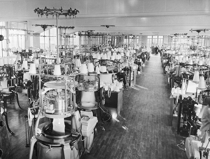 Atelier de tricotage. © Région Bourgogne-Franche-Comté, Inventaire du patrimoine