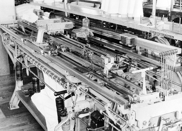 Machine à tricoter en panneau (marque Stoll, type Lifado). © Région Bourgogne-Franche-Comté, Inventaire du patrimoine