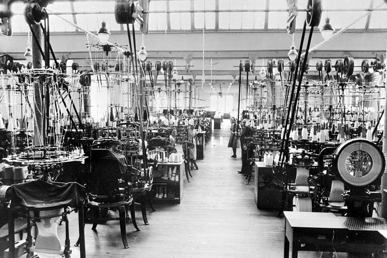 Vue intérieure d'un atelier de tricotage. © Région Bourgogne-Franche-Comté, Inventaire du patrimoine