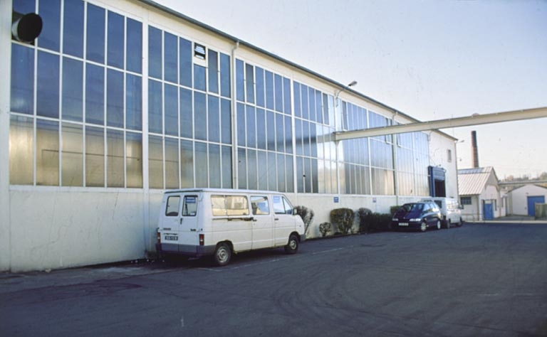Façade vitrée de l'atelier de traitement de surface. © Région Bourgogne-Franche-Comté, Inventaire du patrimoine