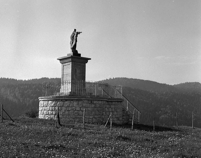 Vue d'ensemble, de trois quarts arrière. © Région Bourgogne-Franche-Comté, Inventaire du patrimoine