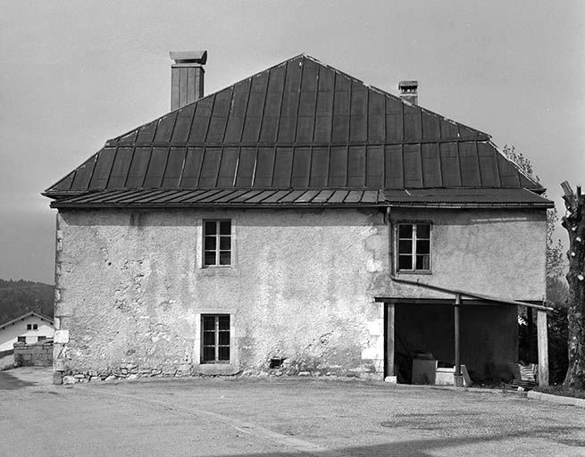 Face droite. © Région Bourgogne-Franche-Comté, Inventaire du patrimoine Face droite. © Région Bourgogne-Franche-Comté, Inventaire du patrimoine