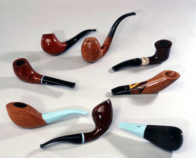 Exemples de pipes de la production san-claudienne, dessinées par divers designers dans les années 1990-2000.De gauche à droite et de haut en bas, pipes des sociétés : Vincent-Genod, Chacom (Volute par Claude Robin, 1996) et EWA (Alpina) ; Butz-Choqu… © Région Bourgogne-Franche-Comté, Inventaire du patrimoine