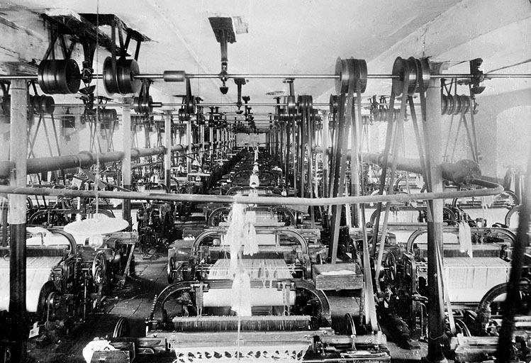 Société Anonyme de Filature et Tissage de Giromagny. Le tissage du Pont : l'atelier des métiers à tisser dans le bâtiment à étages. © Région Bourgogne-Franche-Comté, Inventaire du patrimoine