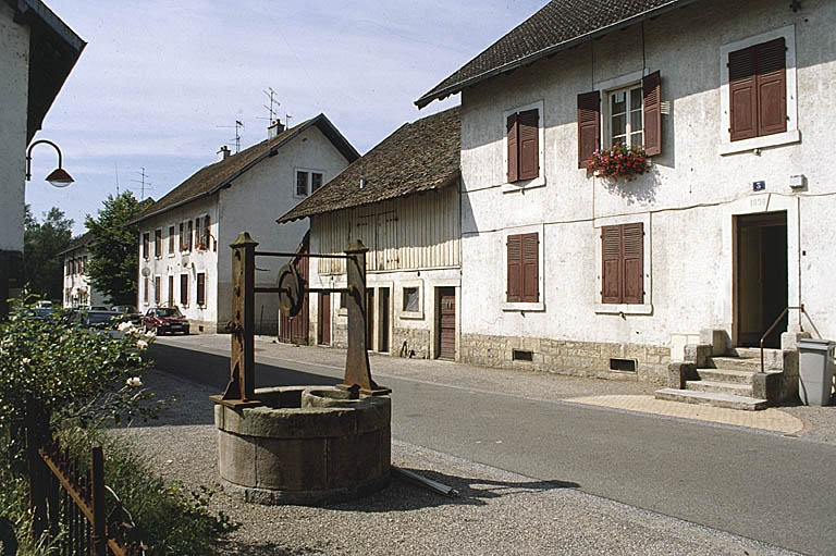 La rue du Vieux Puits. © Région Bourgogne-Franche-Comté, Inventaire du patrimoine La rue du Vieux Puits. © Région Bourgogne-Franche-Comté, Inventaire du patrimoine
