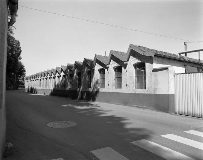 Bâtiment nord. Atelier de fabrication (fins de séries). Façade ouest vue de trois quarts droite. © Région Bourgogne-Franche-Comté, Inventaire du patrimoine