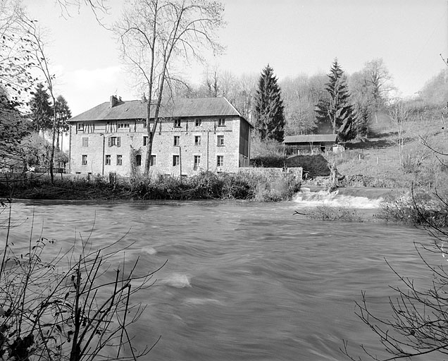 Vue d'ensemble depuis l'est. © Région Bourgogne-Franche-Comté, Inventaire du patrimoine