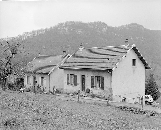 Vue de trois quarts des logements ouvriers individuels. © Région Bourgogne-Franche-Comté, Inventaire du patrimoine