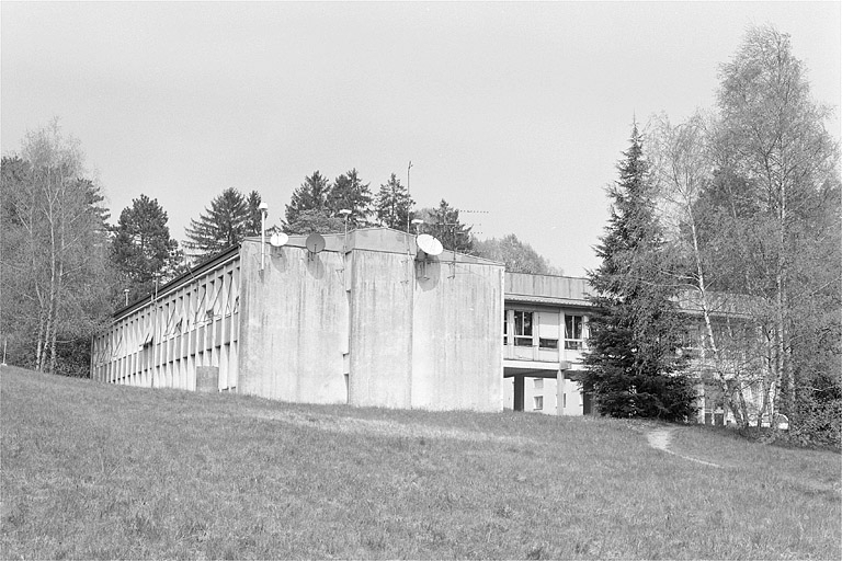 Partie sud : laboratoire d'essais et bureaux, depuis le sud. © Région Bourgogne-Franche-Comté, Inventaire du patrimoine Partie sud : laboratoire d'essais et bureaux, depuis le sud. © Région Bourgogne-Franche-Comté, Inventaire du patrimoine