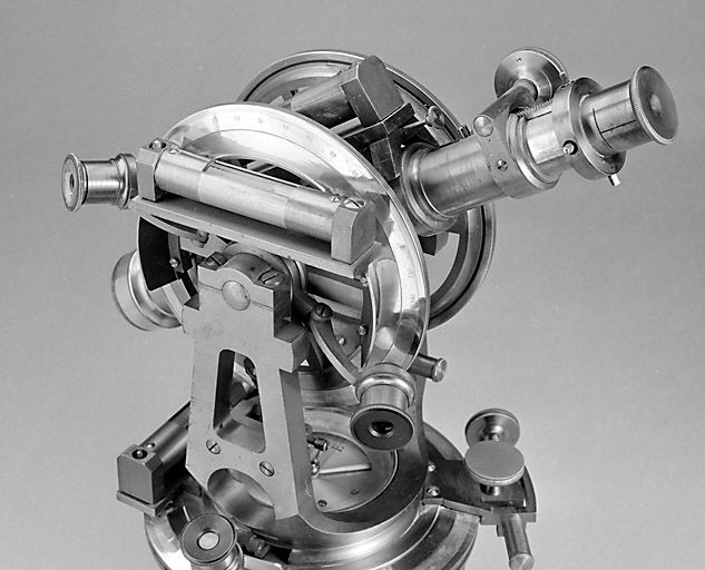 Vue plongeante sur la lunette et ses cercles. © Région Bourgogne-Franche-Comté, Inventaire du patrimoine