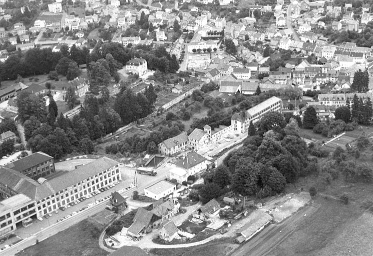 Vue aérienne depuis le sud-ouest en 1982. © Région Bourgogne-Franche-Comté, Inventaire du patrimoine