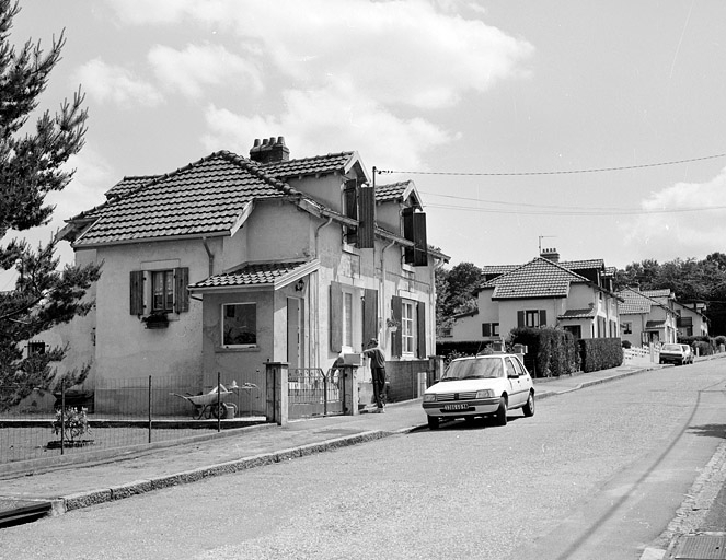 Maisons jumelées rue de Flandre. © Région Bourgogne-Franche-Comté, Inventaire du patrimoine Maisons jumelées rue de Flandre. © Région Bourgogne-Franche-Comté, Inventaire du patrimoine