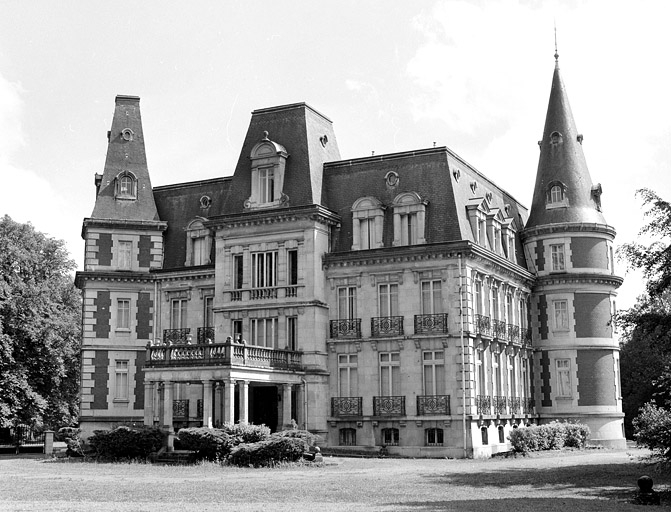 Vue d'ensemble depuis le nord-ouest. © Région Bourgogne-Franche-Comté, Inventaire du patrimoine