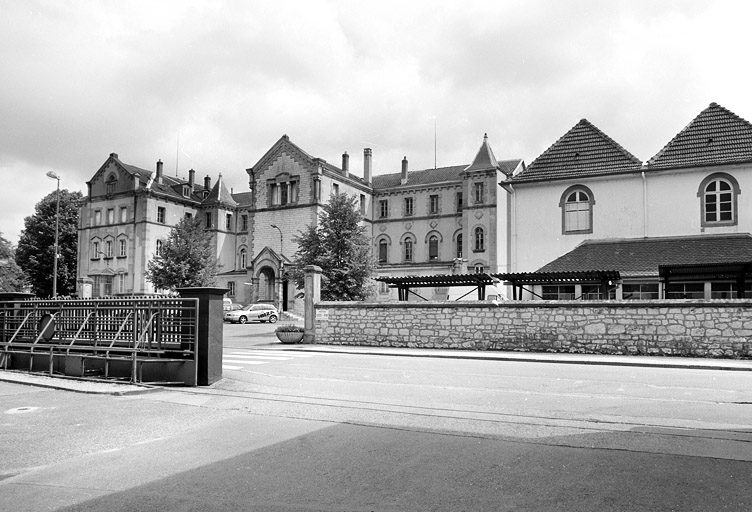 Bâtiment administratif (ancien couvent) et laboratoire. © Région Bourgogne-Franche-Comté, Inventaire du patrimoine