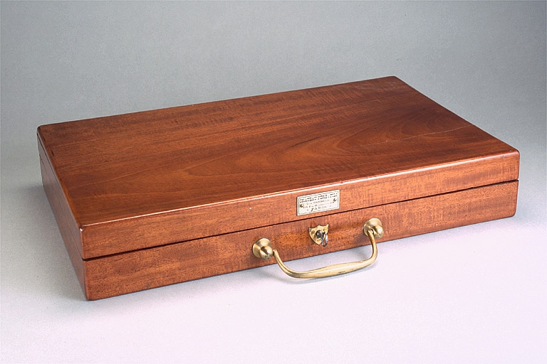 La boîte de transport, fermée. © Région Bourgogne-Franche-Comté, Inventaire du patrimoine