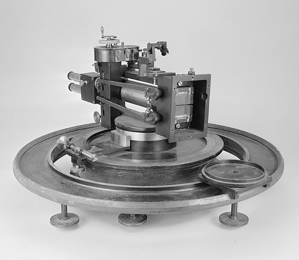 Vue d'ensemble, avec le bain de mercure au premier plan. © Région Bourgogne-Franche-Comté, Inventaire du patrimoine Vue d'ensemble, avec le bain de mercure au premier plan. © Région Bourgogne-Franche-Comté, Inventaire du patrimoine