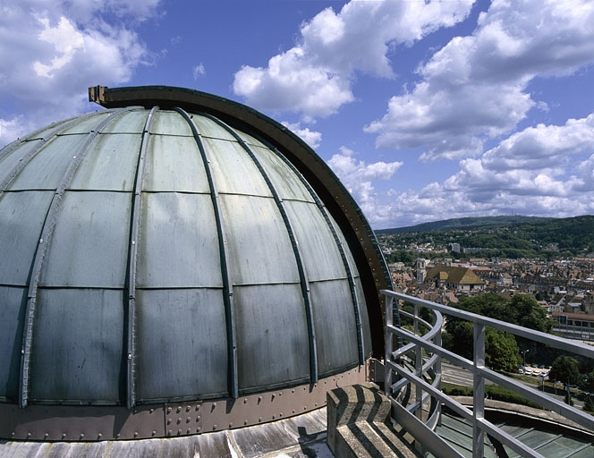 Le dôme, vu de profil. © Région Bourgogne-Franche-Comté, Inventaire du patrimoine