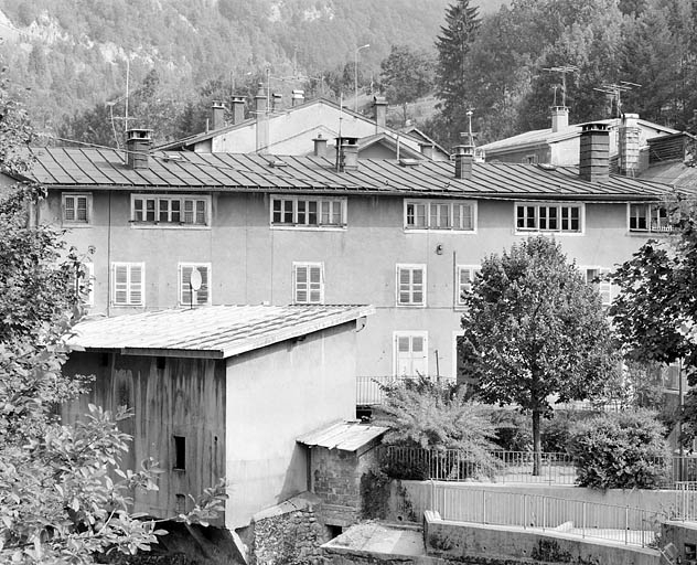 Façade principale : les deux étages carrés. © Région Bourgogne-Franche-Comté, Inventaire du patrimoine Façade principale : les deux étages carrés. © Région Bourgogne-Franche-Comté, Inventaire du patrimoine