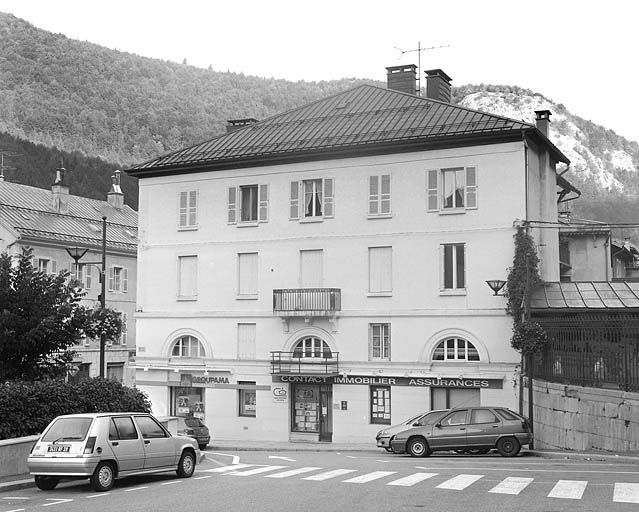 Façade latérale droite (place Notre-Dame). © Région Bourgogne-Franche-Comté, Inventaire du patrimoine Façade latérale droite (place Notre-Dame). © Région Bourgogne-Franche-Comté, Inventaire du patrimoine
