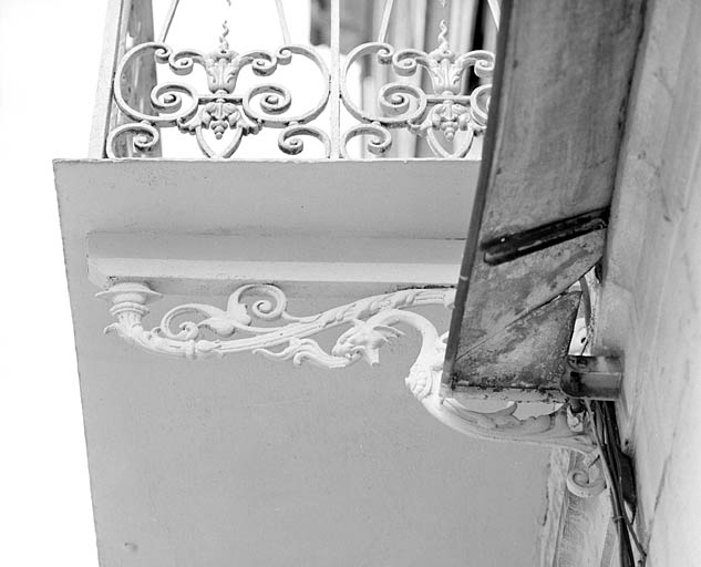 Balcon du premier étage : détail d'une console. © Région Bourgogne-Franche-Comté, Inventaire du patrimoine