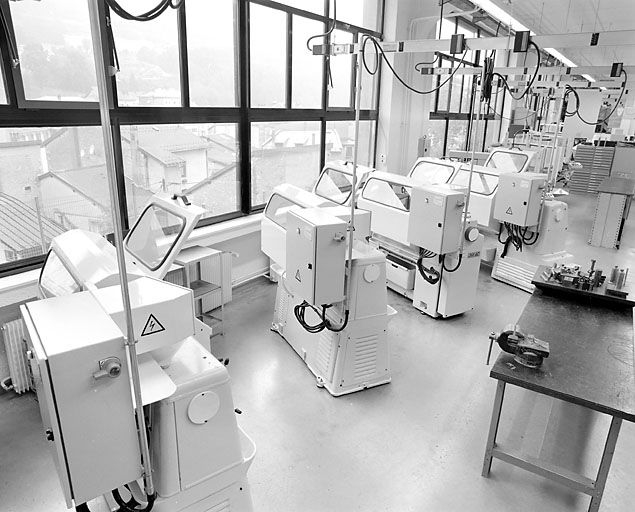 Bâtiment B, atelier de mécanique : vue plongeante sur les tours. © Région Bourgogne-Franche-Comté, Inventaire du patrimoine Bâtiment B, atelier de mécanique : vue plongeante sur les tours. © Région Bourgogne-Franche-Comté, Inventaire du patrimoine
