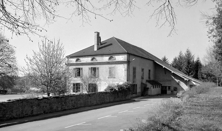 Vue de trois quarts arrière. © Région Bourgogne-Franche-Comté, Inventaire du patrimoine