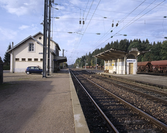 Bâtiment des voyageurs : vue d'ensemble de l'aile droite (côté Vallorbe). © Région Bourgogne-Franche-Comté, Inventaire du patrimoine Bâtiment des voyageurs : vue d'ensemble de l'aile droite (côté Vallorbe). © Région Bourgogne-Franche-Comté, Inventaire du patrimoine
