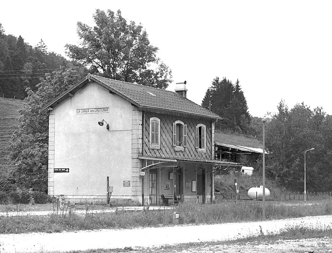 Bâtiment des voyageurs : façades postérieure (côté voie) et latérale gauche. © Région Bourgogne-Franche-Comté, Inventaire du patrimoine