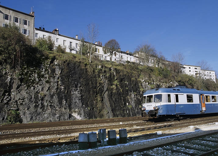 Bouteilles de gaz d'une rampe de réchauffage d'aiguilles. © Région Bourgogne-Franche-Comté, Inventaire du patrimoine