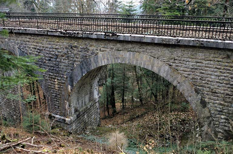 Viaduc : détail d'une travée, au sud (côté rocher). © Région Bourgogne-Franche-Comté, Inventaire du patrimoine