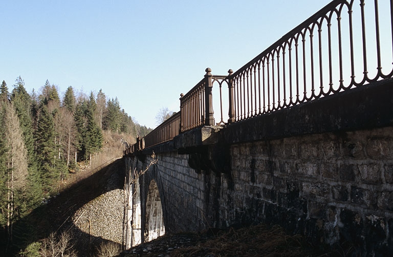 Garde-corps de l'élévation occidentale. © Région Bourgogne-Franche-Comté, Inventaire du patrimoine