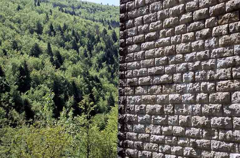 Viaduc du Puits : parement d'une pile. © Région Bourgogne-Franche-Comté, Inventaire du patrimoine Viaduc du Puits : parement d'une pile. © Région Bourgogne-Franche-Comté, Inventaire du patrimoine
