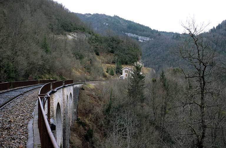 Extrémité du viaduc côté Andelot-en-Montagne, depuis le sud. © Région Bourgogne-Franche-Comté, Inventaire du patrimoine Extrémité du viaduc côté Andelot-en-Montagne, depuis le sud. © Région Bourgogne-Franche-Comté, Inventaire du patrimoine