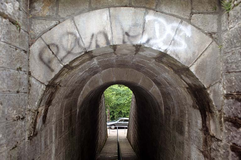 Voûte appareillée en rouleaux à ressauts, depuis l'amont (sud). © Région Bourgogne-Franche-Comté, Inventaire du patrimoine