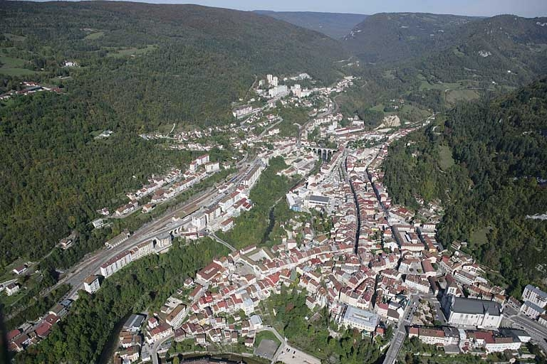 Vue aérienne de la gare et de la ville, depuis le sud. © Région Bourgogne-Franche-Comté, Inventaire du patrimoine