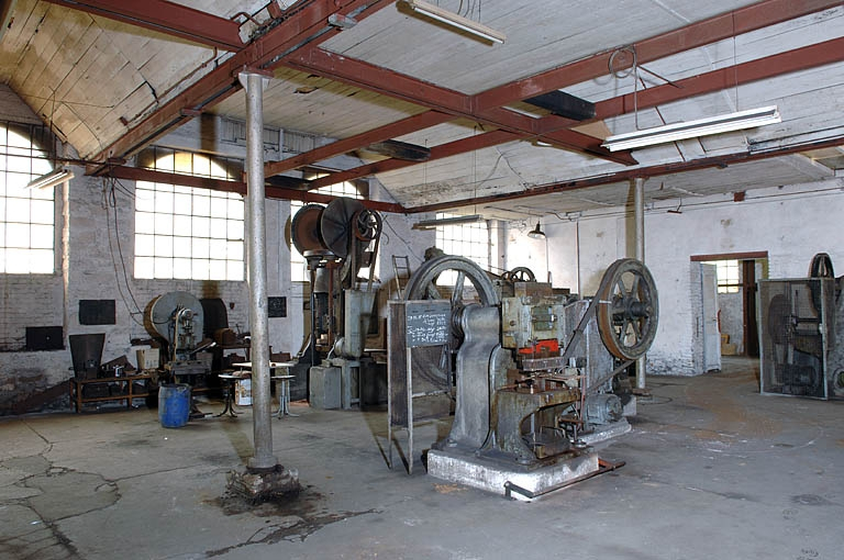 Implantation de la machine au centre de l'atelier. © Région Bourgogne-Franche-Comté, Inventaire du patrimoine Implantation de la machine au centre de l'atelier. © Région Bourgogne-Franche-Comté, Inventaire du patrimoine