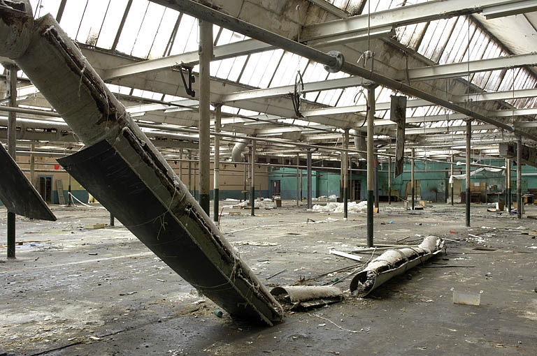 Extension est de la salle de tissage. Charpente métallique et sheds. © Région Bourgogne-Franche-Comté, Inventaire du patrimoine