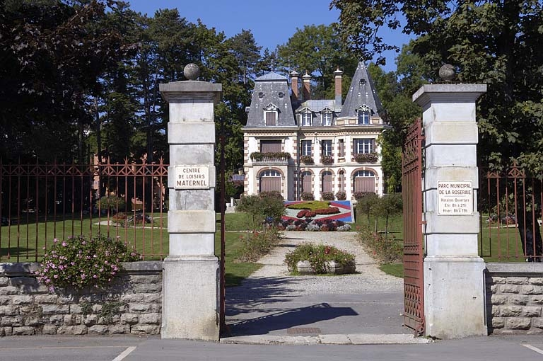 Vue d'ensemble depuis l'entrée du parc. © Région Bourgogne-Franche-Comté, Inventaire du patrimoine