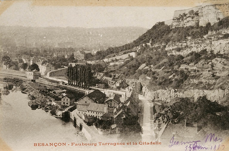 Besançon - Faubourg Tarragnoz et Citadelle [vue plongeante depuis l'aval], décennie 1890. © Région Bourgogne-Franche-Comté, Inventaire du patrimoine