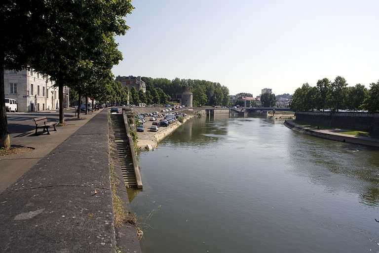 Port de Strasbourg : vue d'ensemble depuis l'aval. © Région Bourgogne-Franche-Comté, Inventaire du patrimoine Port de Strasbourg : vue d'ensemble depuis l'aval. © Région Bourgogne-Franche-Comté, Inventaire du patrimoine