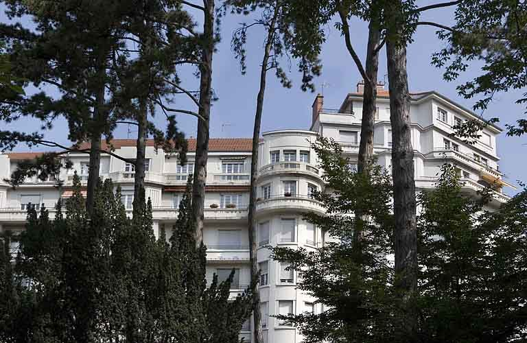Vue des façades depuis la promenade Micaud. © Région Bourgogne-Franche-Comté, Inventaire du patrimoine