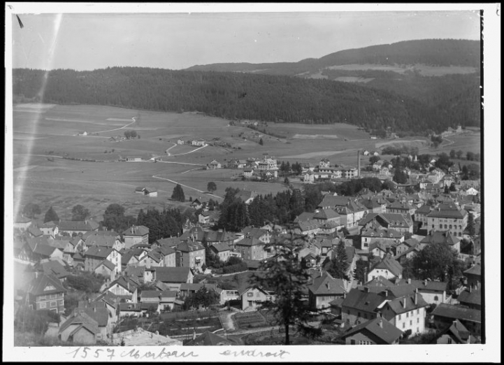 [Vue d'ensemble de la ville, depuis le nord-ouest], milieu 20e siècle. © Région Bourgogne-Franche-Comté, Inventaire du patrimoine