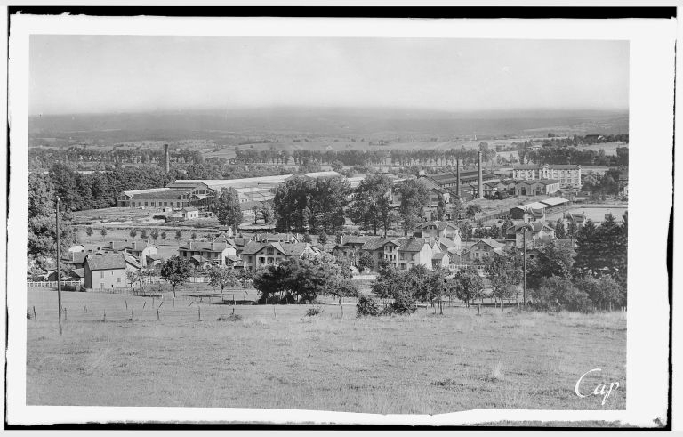 [Vue d'ensemble depuis l'ouest]. © Région Bourgogne-Franche-Comté, Inventaire du patrimoine