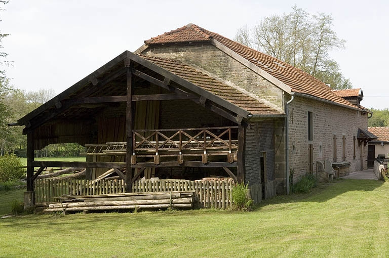 Logement (rive gauche) et vannes de la centrale. © Région Bourgogne-Franche-Comté, Inventaire du patrimoine