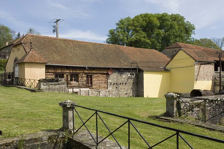 Vue de trois quarts de l'atelier de fabrication. © Région Bourgogne-Franche-Comté, Inventaire du patrimoine