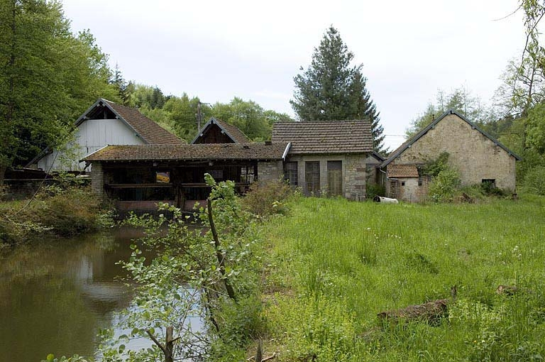 Façades postérieures depuis le bief d'amenée. © Région Bourgogne-Franche-Comté, Inventaire du patrimoine