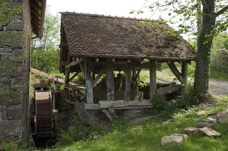 La roue hydraulique et la ribe vues depuis le sud. © Région Bourgogne-Franche-Comté, Inventaire du patrimoine
